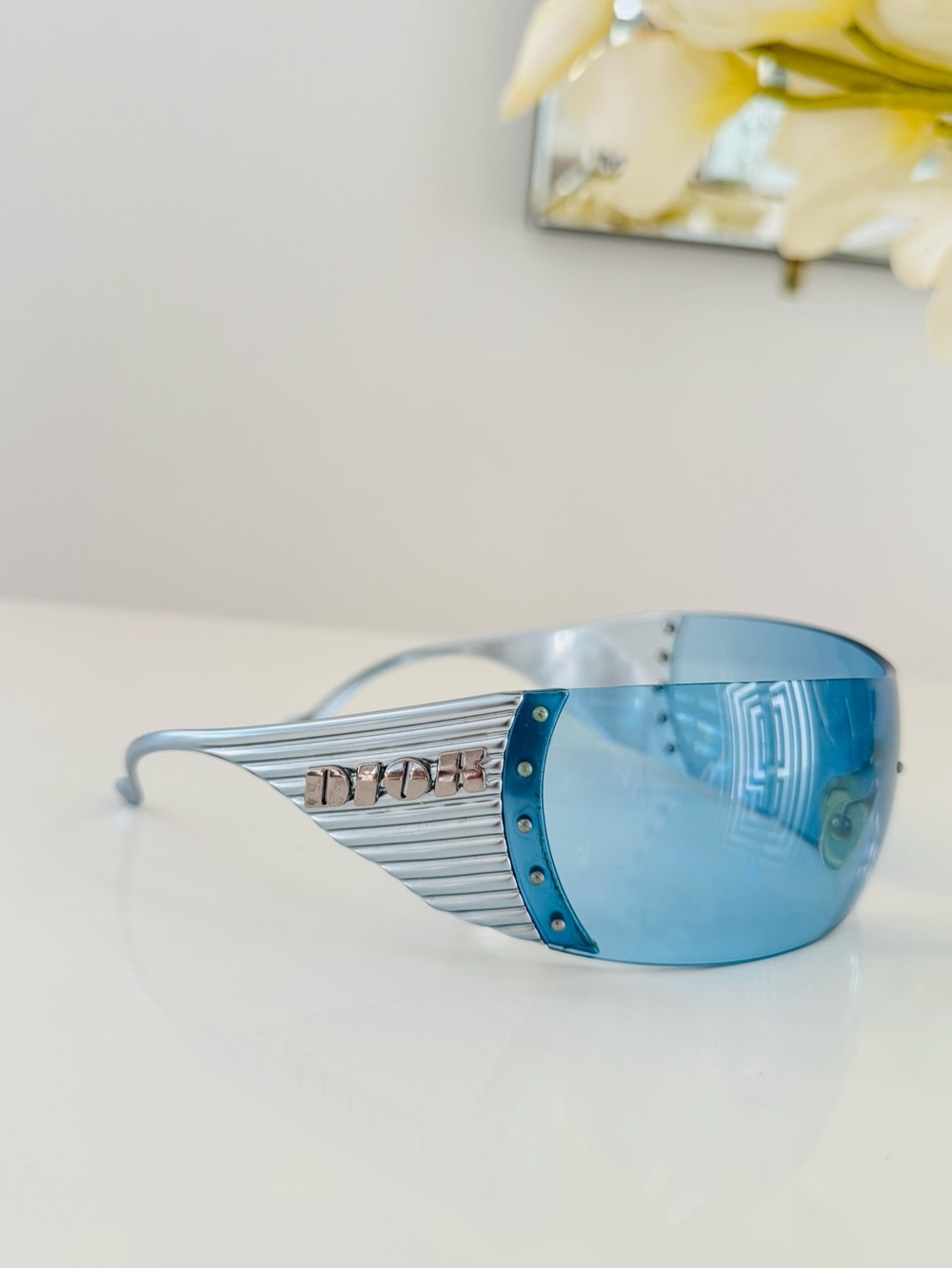 RARE 🦋 VINTAGE DIOR OVERSIZE BLUE RIMLESS SUNGLASSES.✨ - Picture 3 of 7